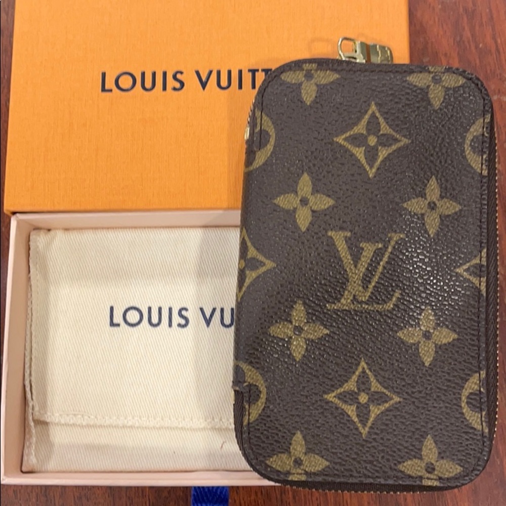 Louis Vuitton Zippy 6 key holder